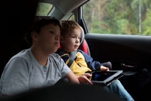 kids-in-the-car two children in a car