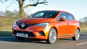 Renault clio in orange